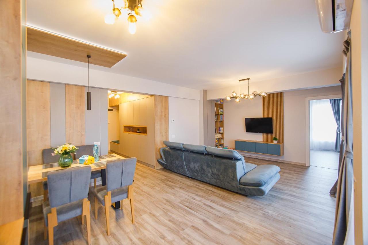 Charming Family Haven Apartment Oradea Bagian luar foto
