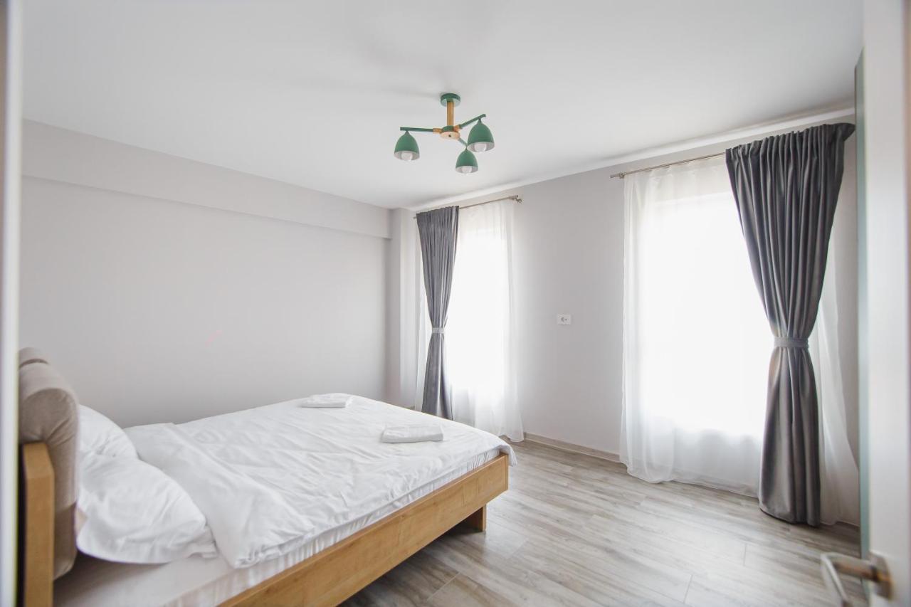 Charming Family Haven Apartment Oradea Bagian luar foto